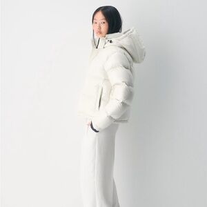 Aritzia Super Puff Shorty Size XS in Great Condition.